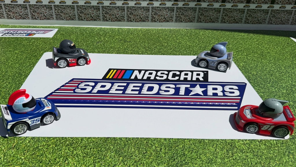Far Out Toys выпустил NASCAR Speedstars — гонки без батареек