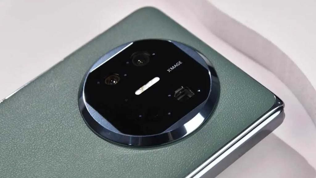 Huawei Mate XT вернулся: тройной складной смартфон в подарок