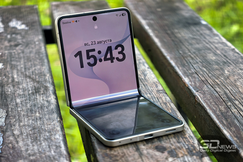 Samsung Galaxy Z Flip8 — стильная раскладушка в подарок